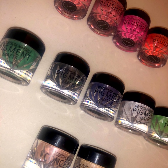 🔥3/$20 HUGE LOT Younique Moodstruck Minerals Pigments Blusher Concealer Resale - Picture 3 of 7